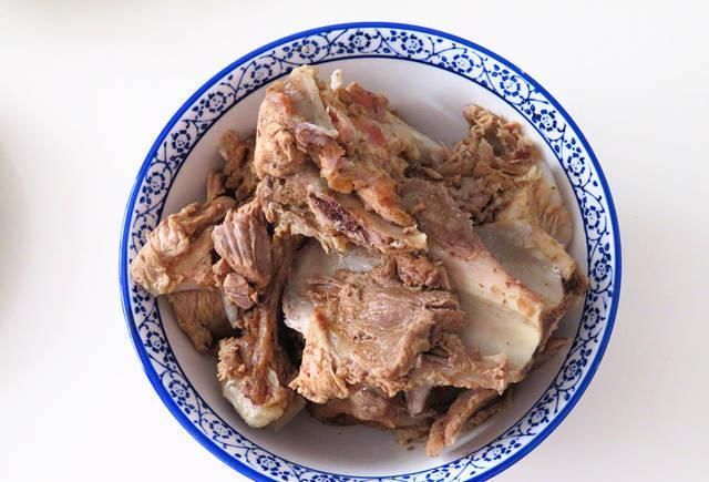 周末小姑子来串门,我准备了几道菜,还包了饺子,老公嫌寒酸