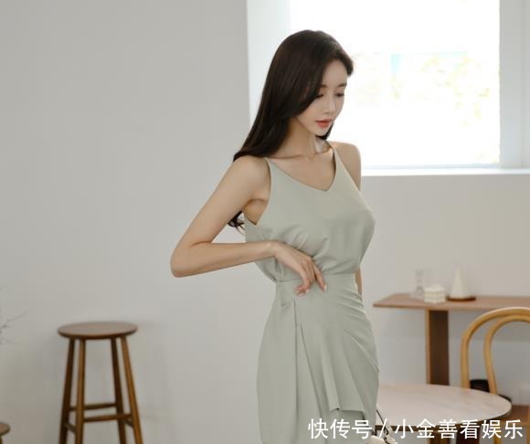 温柔|美图图鉴孙允珠:峡湾白崖礁石温柔简约连衣裙!