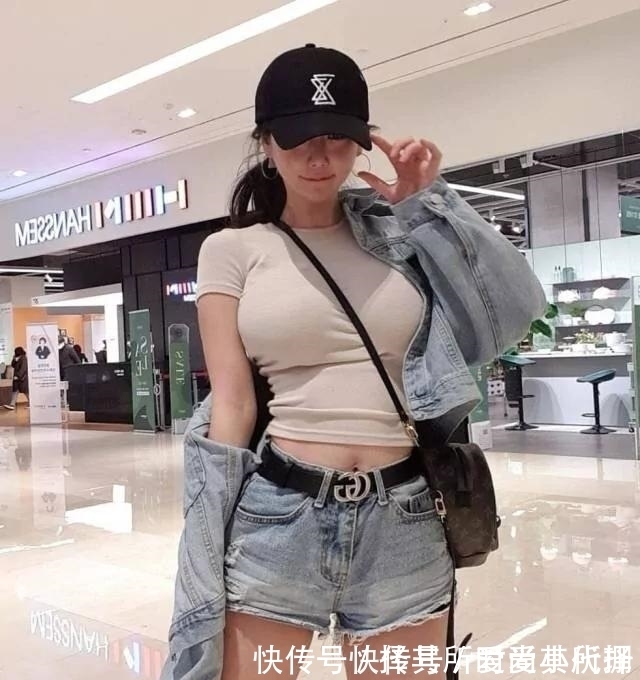 洒脱 历久弥新的牛仔套装,也能穿出成熟女魅力