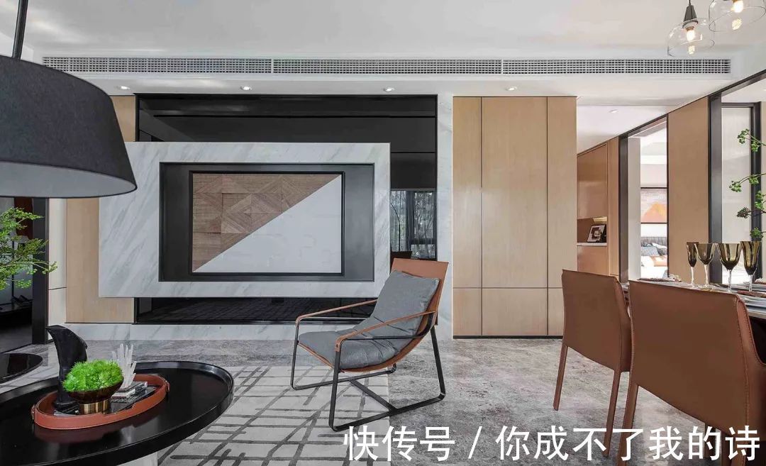 针线活|122㎡现代时尚，心灵手巧的女主，在家布置工作台，做起针线活