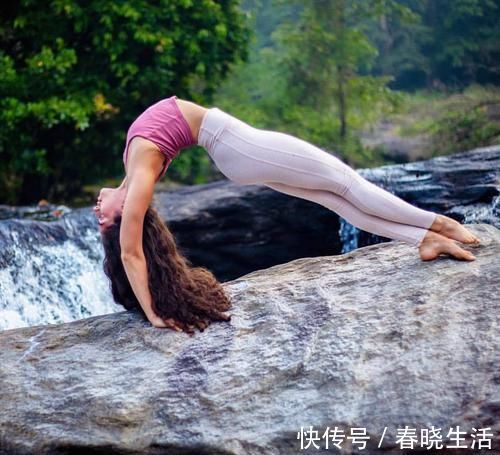 减脂|学瑜伽女人这样忙里偷闲，碎片减脂又放松，心情太愉悦