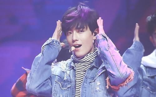 星光|星光大赏:肖战票数太抢眼!与第二名的王一博差出1200多票