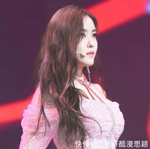 黄义助|韩国当红国脚恋情曝光!逛街被拍,女友身材傲人,异地+姐弟恋