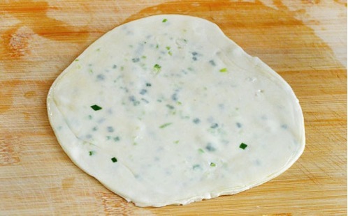 懒人葱油饼的做法，不用和面，10分钟搞定，酥脆喷香，简单超好吃