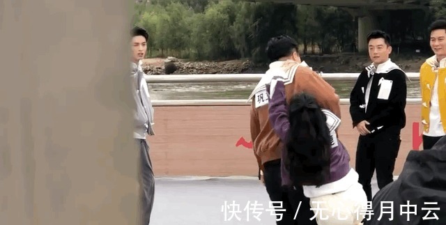 鞏立姣|《跑男團(tuán)》蘭州錄制,沙溢大方請(qǐng)市民吃牛肉面,網(wǎng)友玩游戲輸了