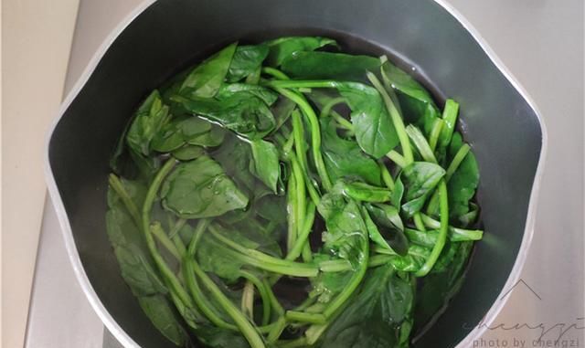 晒我做的早餐，让人眼前一亮！暄软好吃，网友：花卷也能如此惊艳