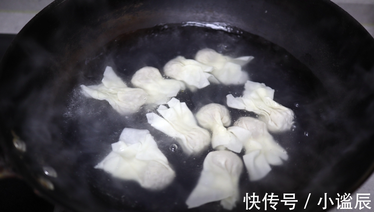 鸡汤|我家晚餐爱吃的面食,用手一攥1分钟出10个,1人两碗特滋润