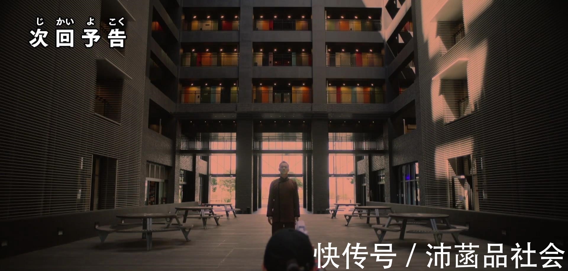 老妈|特利迦奥特曼:光国闪着金光有三种可能,变身迪迦不现实,要咋玩