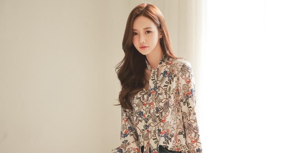 时装|孙允珠:米兰时装图腾印花雪纺衬衫!