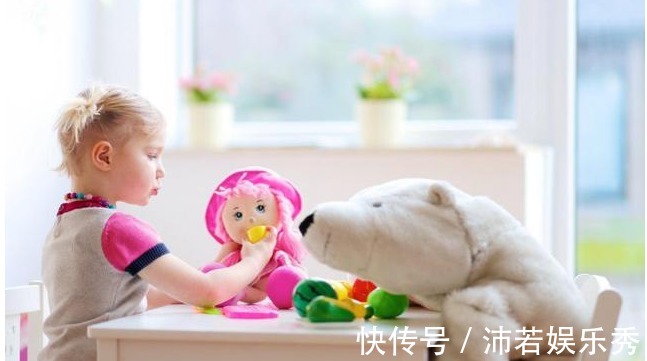 医患|婴儿面带微笑出生的,95后妈妈高兴,医生却反手打了孩子一巴掌