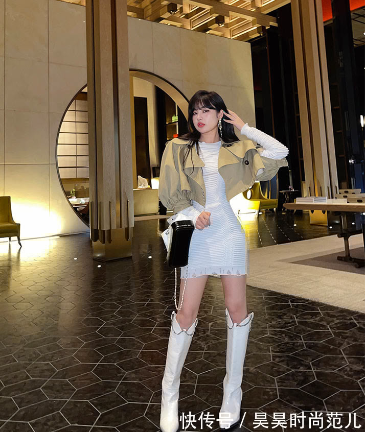 搭配 入秋后天气转凉,小个子女生的日常穿衣搭配,简单洋气轻松显高