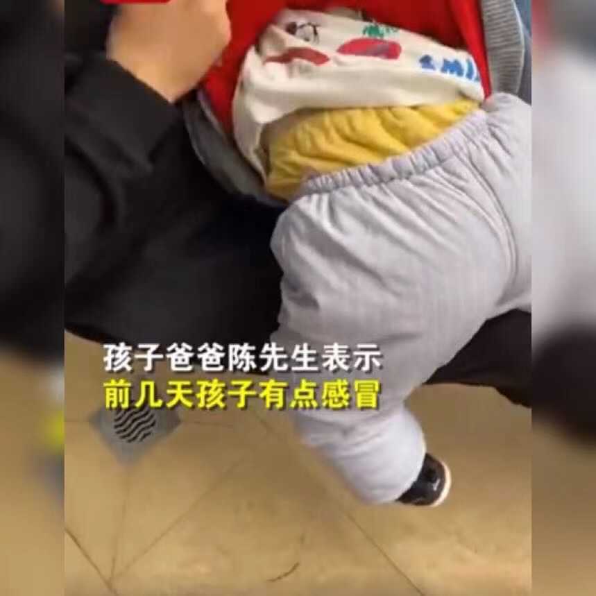 岁半|奶奶给1岁半孙子穿9件衣服引热议，网友：有种冷叫做奶奶觉得冷