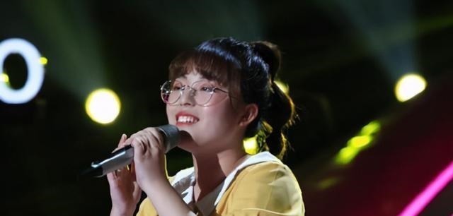 好声音夺冠后再次参赛,第一轮就被淘汰出局,被“打脸”的是谁