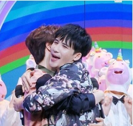 羅密歐與朱麗葉|一個為義救場,一個為錢離開,《天天向上》這兩個主持人差別太大