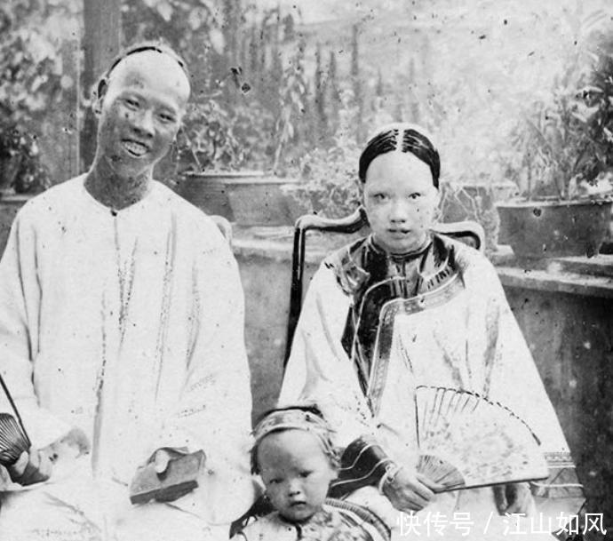 长衫|晚清书生老照片面容憔悴瘦弱,穿长衫文质彬彬!