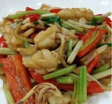 美食推荐：蒜蓉开背虾、芹菜炒鱿鱼、赛螃蟹、霸王猪蹄的做法