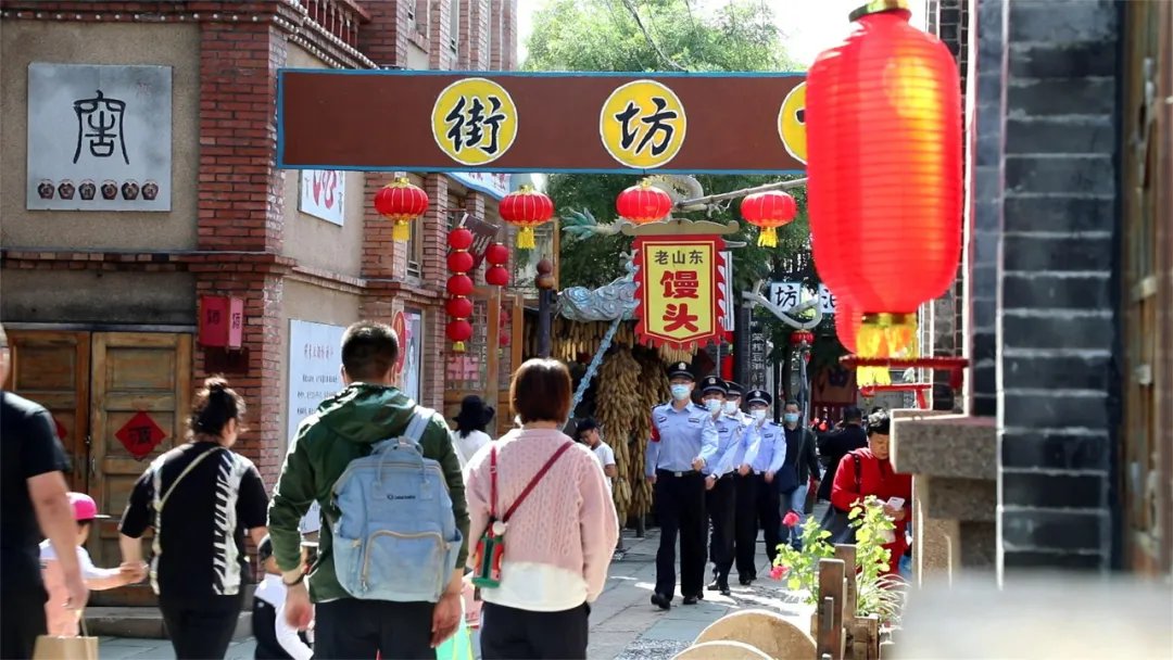 游客|葫芦岛旅游警察大队维护景区安全和谐 确保长假游客平安