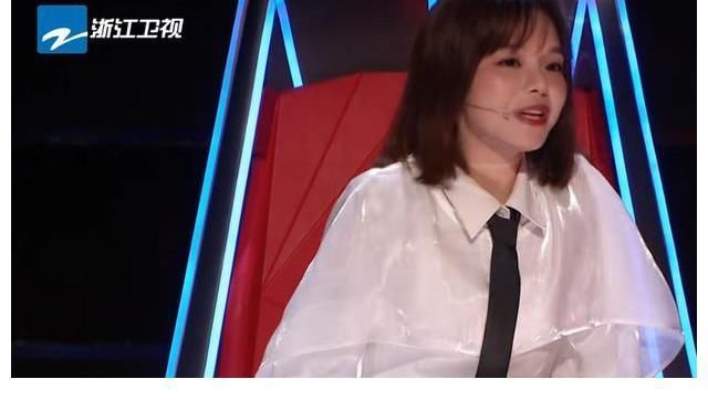 本以为是汪峰不喜欢黄霄云,看到张碧晨的做法,才发现错怪他了