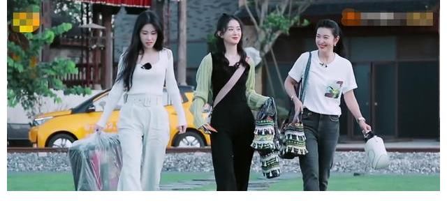 李雪三|赵丽颖回归《中餐厅》，当面调侃黄晓明，从客人秒变员工不当外人