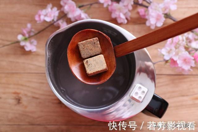 50岁姑姑吃了20年的黑豆吃法,不熬粥不泡醋,越吃越精神