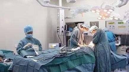 怀孕|女子怀孕肚子超大个个都以为双胞胎, 生的时候把接生的医生吓坏!