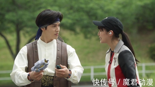 奥特曼|利布特手捏形态密钥,揭开奥特曼变身器的秘密,客串再次携带私货