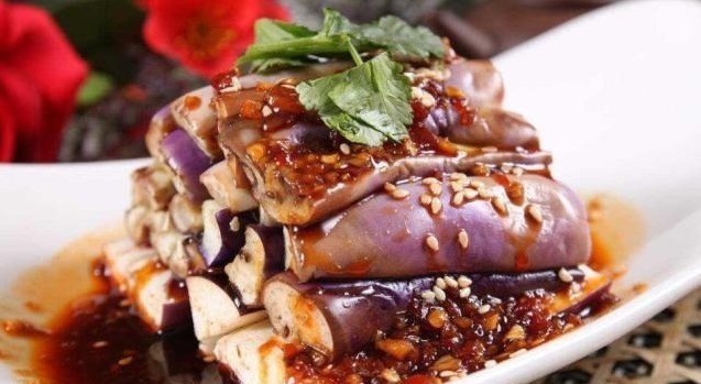 做蒸茄子,切开后不要直接蒸,学会1招,茄子不变色,好看又好吃