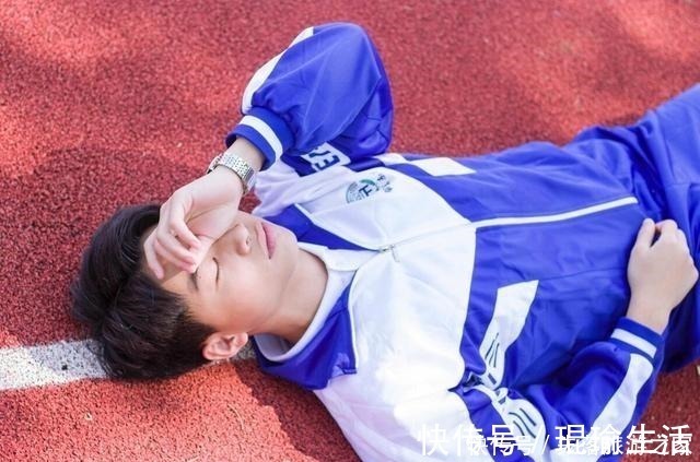 眼光|男孩进入青春期,生理心理都发生极大变化,这5件事家长要早做好