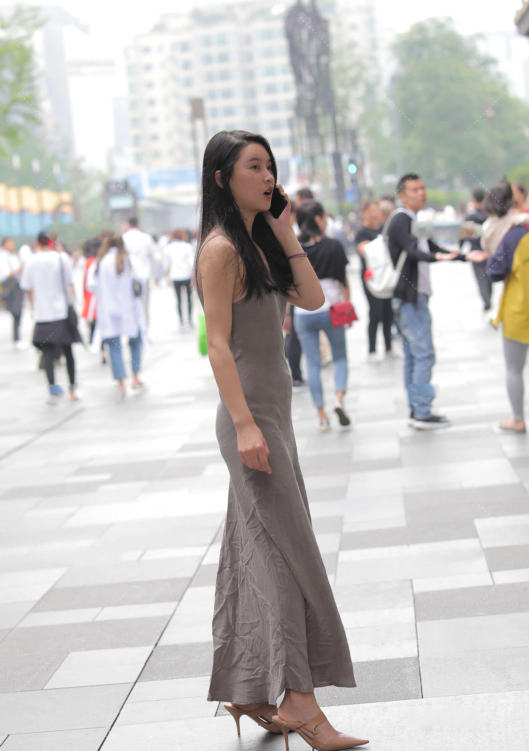 凸显|灰色修身裙，成熟有魅力，女人味十足