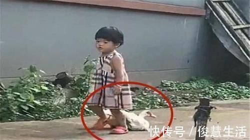 村霸|女儿放假去姥姥家,1个月后再相见,妈妈:小公主变成了“村霸”