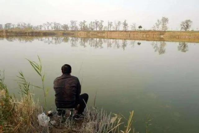 冬天找钓位,老手都避开“三个废点”,不然傻傻等一天