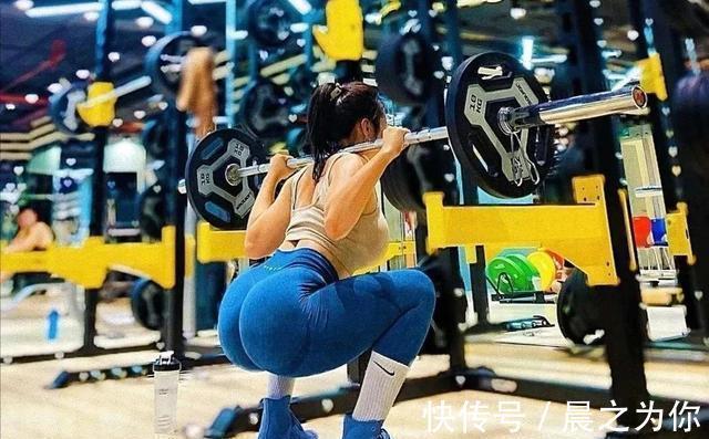 弹力|“苹果臀”混血颜女教练，95后胖妞训练判若两人，cosplay贼溜！