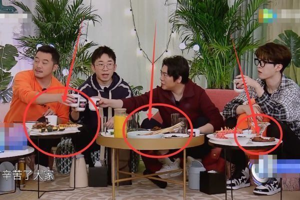 华晨宇|王牌茶话会别人面前都摆串儿,谁注意关晓彤吃啥?懂了啥叫自律