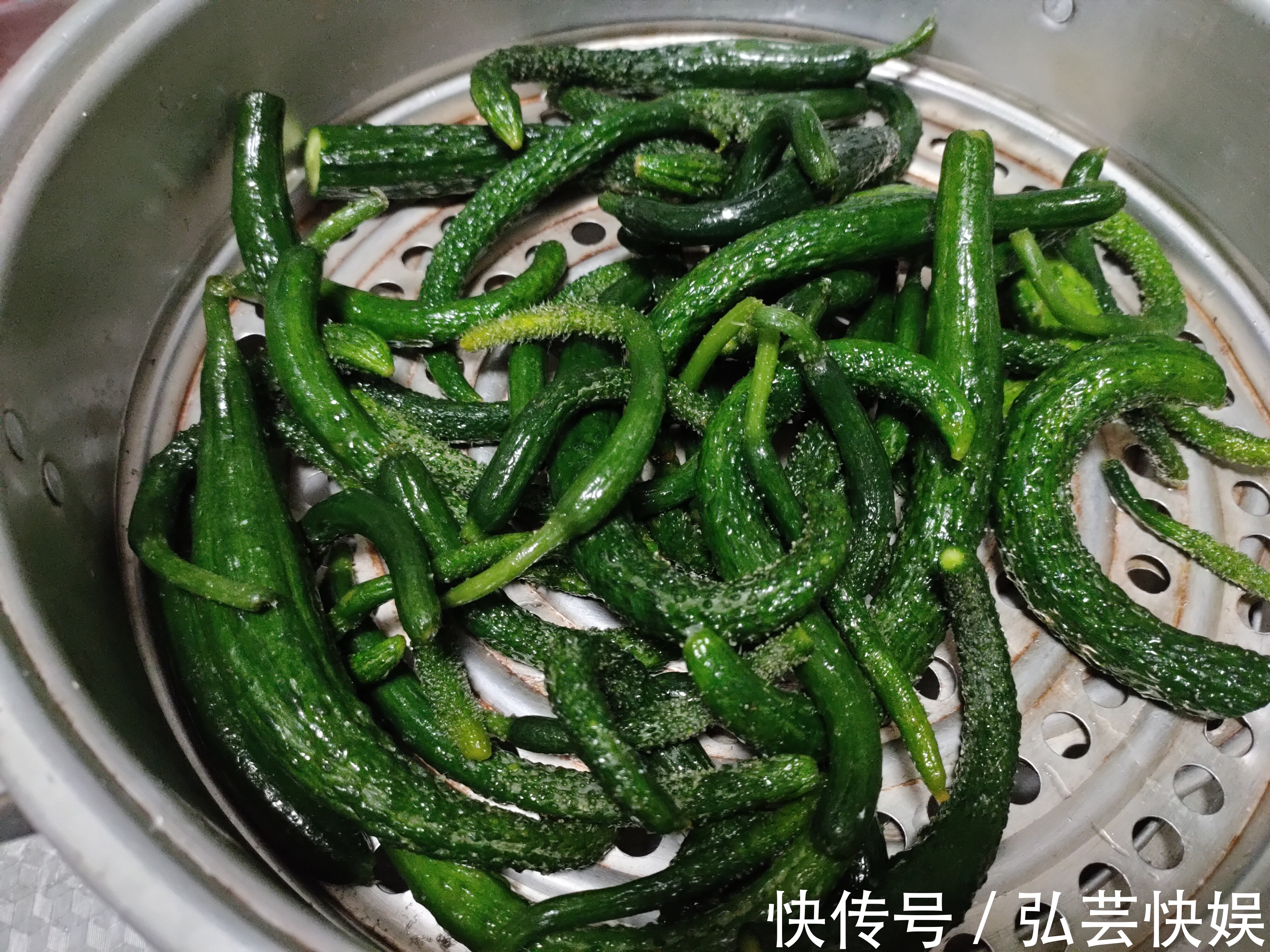 晾干|腌黄瓜咸菜，切记不要“放1样”，婆婆教我的方法，放一年都不坏