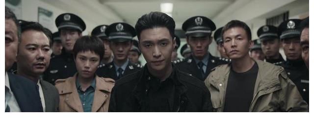 才发现，《扫黑风暴》里胡所长的扮演者孙浩竟然是歌手