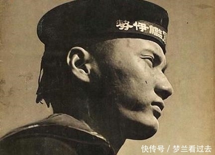 海军|日本海军老照片小个不高，但仔细看帽子上写的字，让人憎恨……