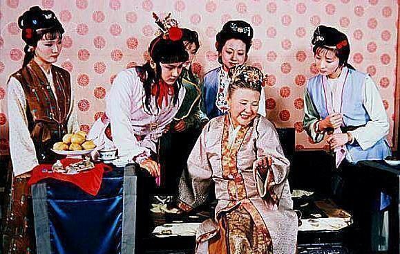 软烟罗|贾府有一位真正的名媛，见惯了大世面，王熙凤在她跟前就是小儿科