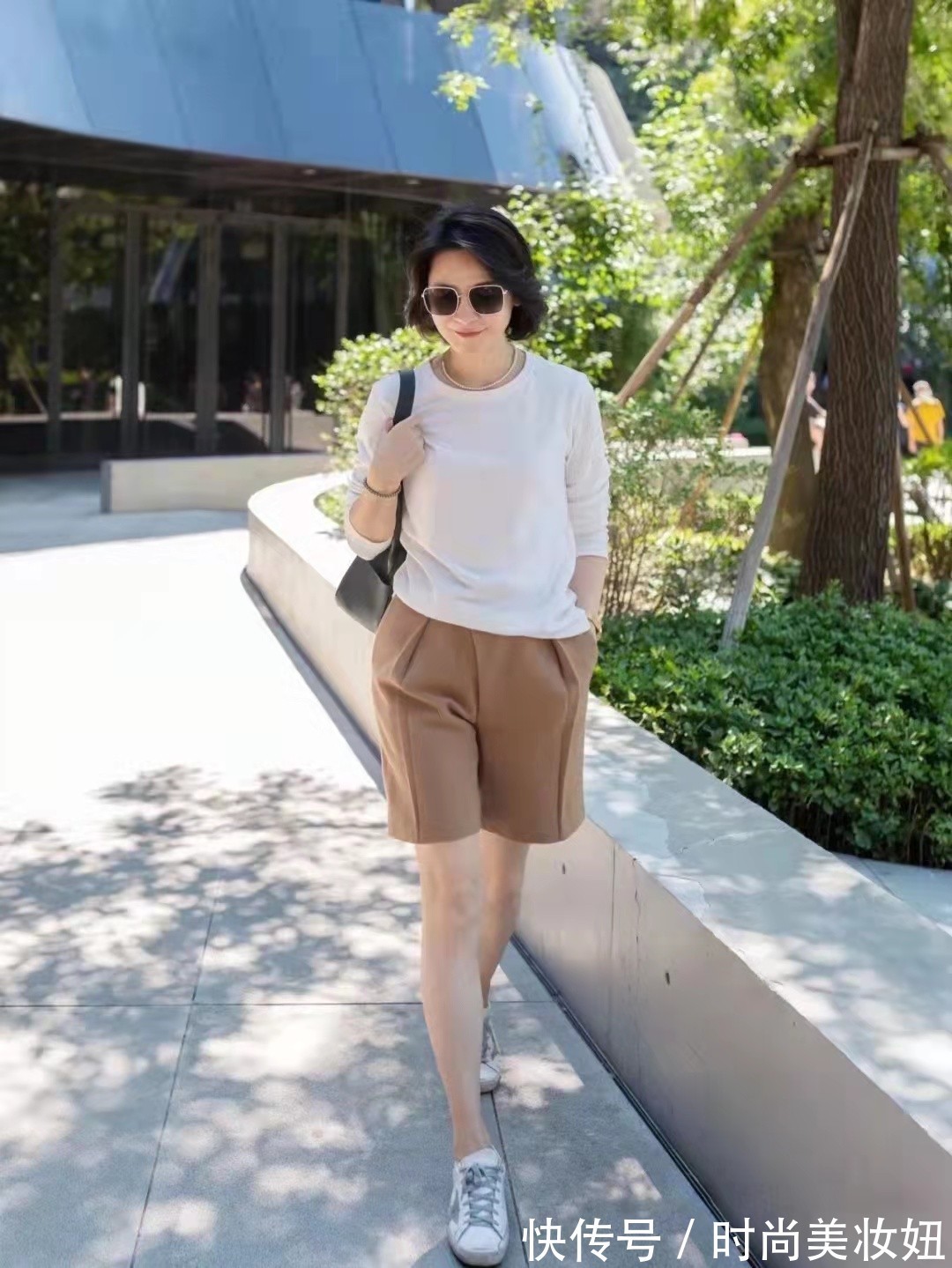 露腿|50岁女人可以露腿吗?看看素人博主的穿搭,不仅高级还减龄
