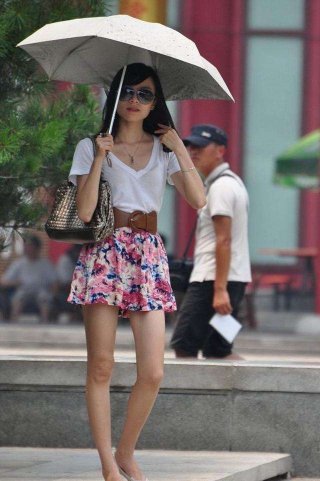 街拍: 图二的闺蜜争奇斗艳, 图一最有争议