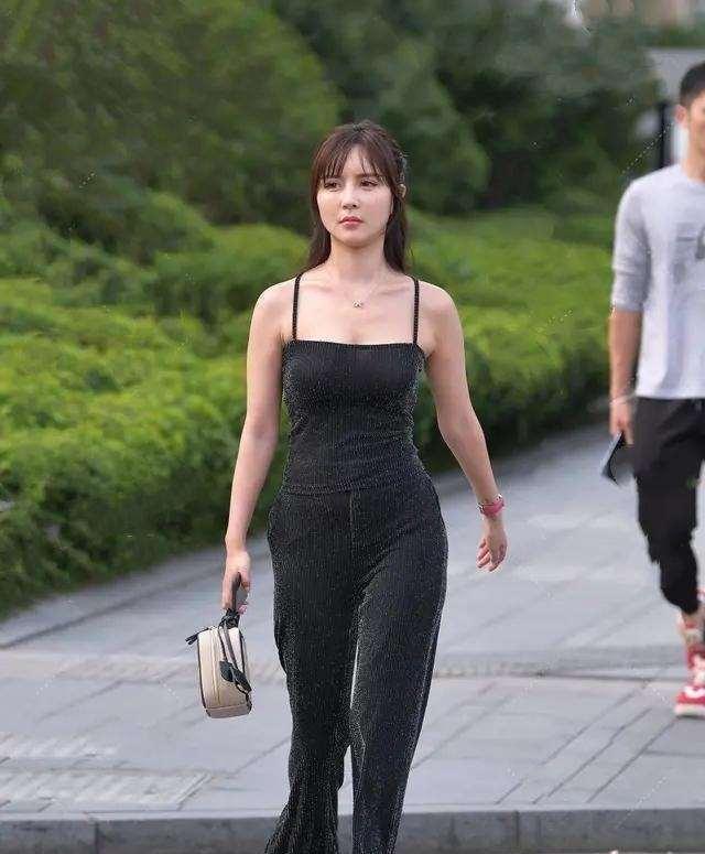 瑜伽裤|时髦个性的瑜伽裤显得优雅大气,分外展示时髦气质,减龄美丽