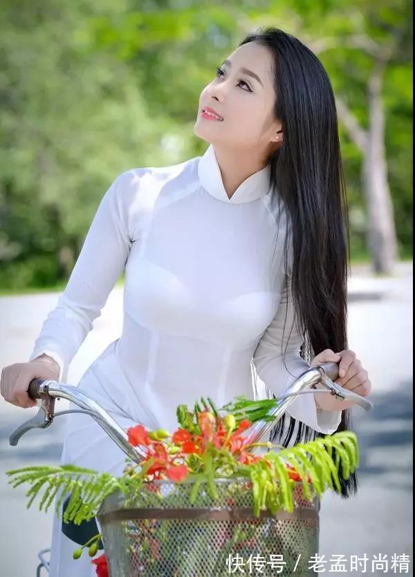 美女|街拍:明艳动人的性感美女