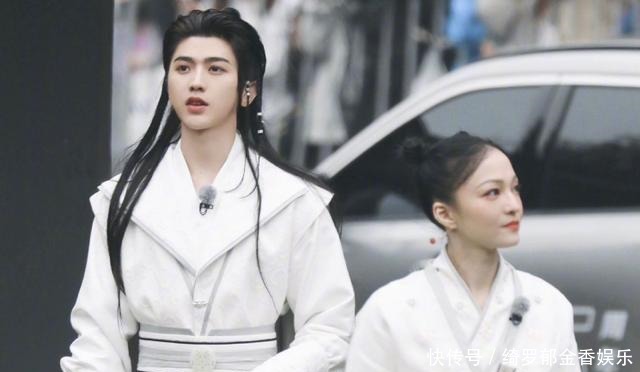 b《奔跑吧9》情侣特辑开录!baby搭上张彬彬,蔡徐坤搭档“姐姐”