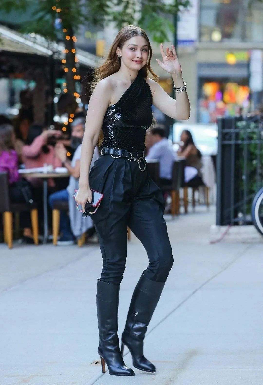 辣妹轮番示范，这几件吊带你可以闭眼入了|教你美 | mccartney