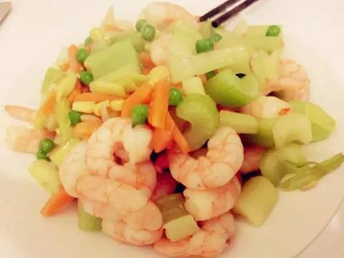 超级|芹菜这样做好后，不仅营养美味，还超级健康。