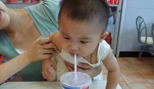 可乐|儿科医生我从不给孩子买这3种饮料,长不高不说,还会腐蚀骨头