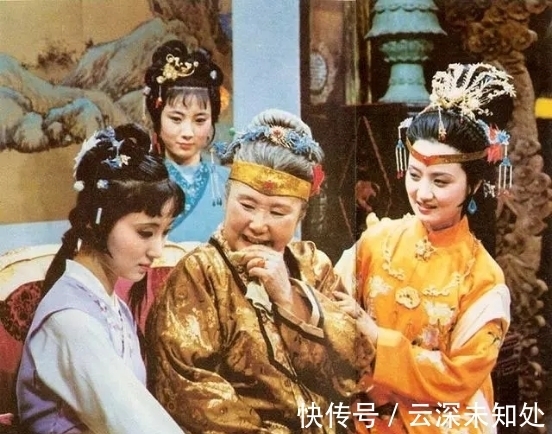 林黛玉$出发时六岁,到贾府却已十三岁,林黛玉进个京怎么就用了七年?