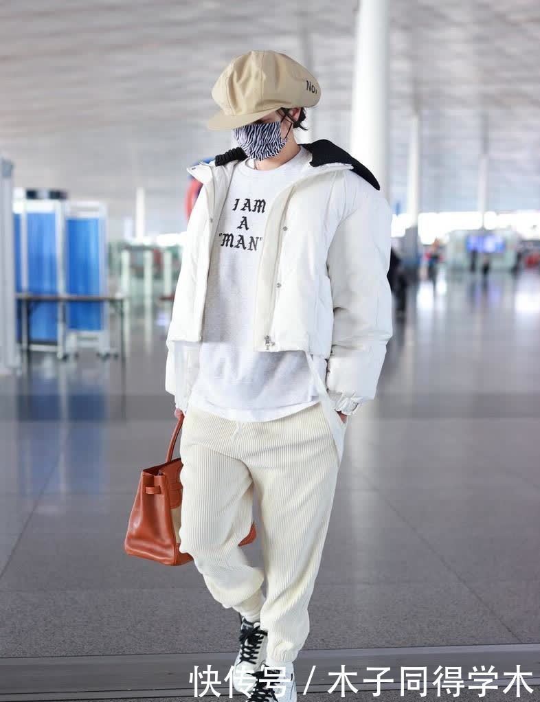 白色羽绒服怎么搭配才美呢?配运动裤舒适有型,配直筒裤很优雅
