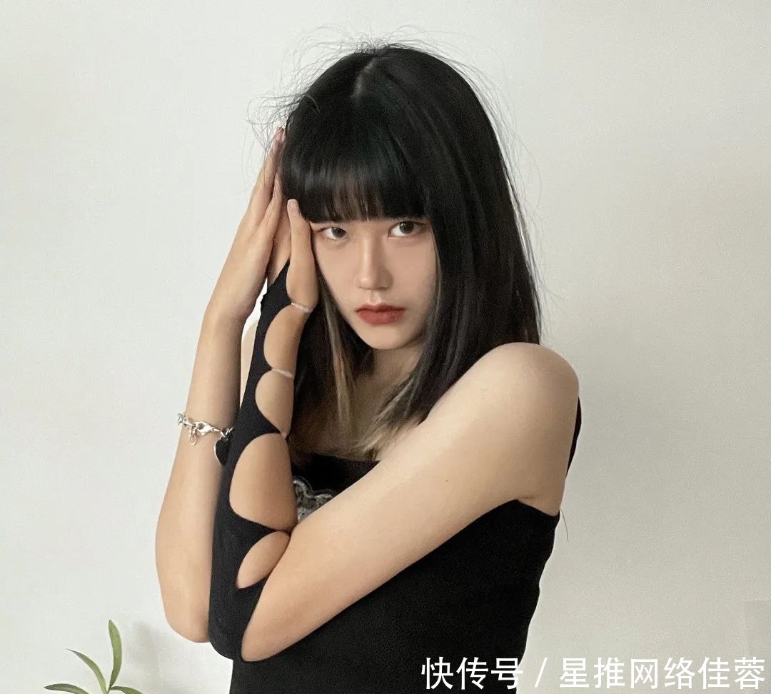 口红|那些在冬天穿全黑的女生,如何靠口红胜出?