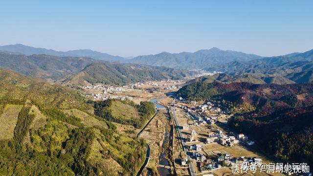 罕见温泉村：家家户户都有温泉，河里都是温泉，民宿泡20元一人