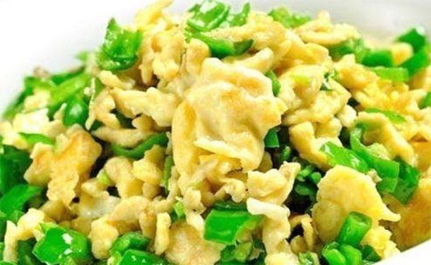 青椒炒鸡蛋|隔三差五,孩子多吃的“经典菜”,开胃消食,长高长智力,生病少